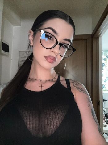 Full leaked Iuahnaa private onlyfans photo