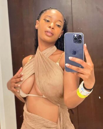 Full leaked Iyanaangell private onlyfans photo