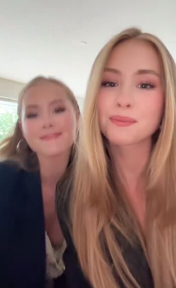 Iza And Elle Cryssanthander