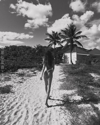 Full leaked Izabel goulart page private onlyfans photo