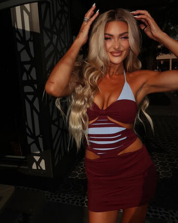 Full leaked Izzi dame page private onlyfans photo