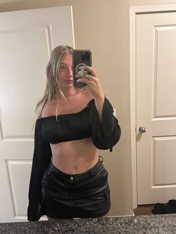 Full leaked Izzybizzybelle private onlyfans photo