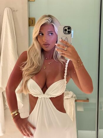Full leaked Izzytaffs private onlyfans photo