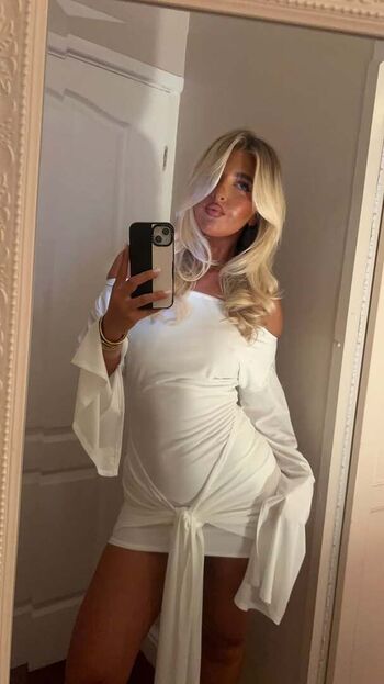 Full leaked Izzytaffs page private onlyfans photo
