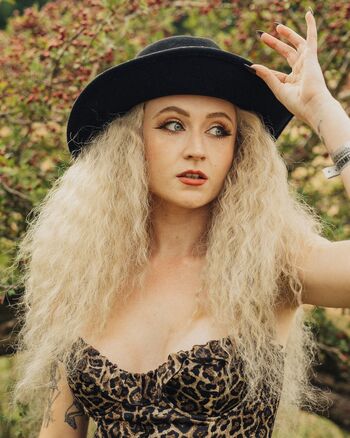 Janet Devlin