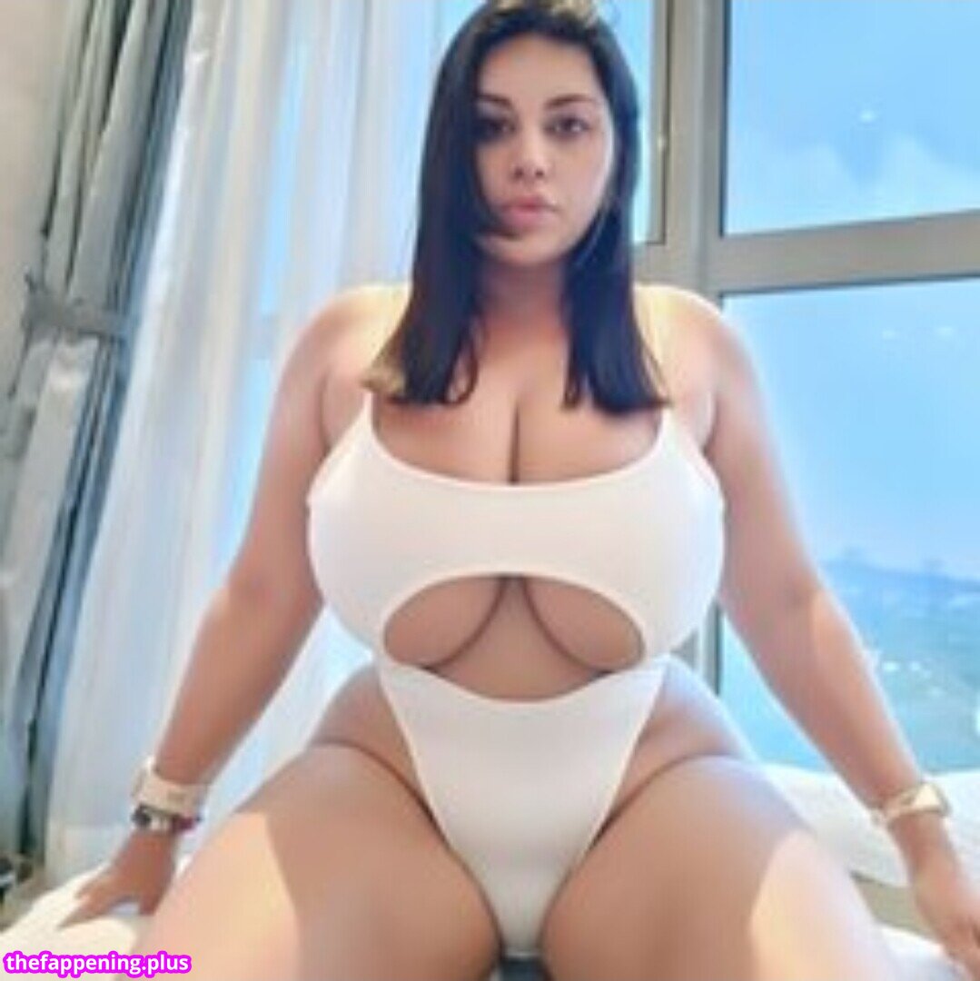 Jennifer Busty Latina