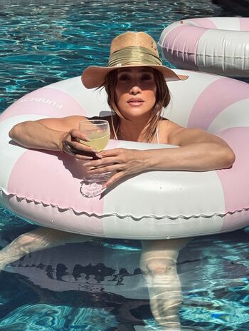 Full leaked Jennifer lopez private onlyfans photo
