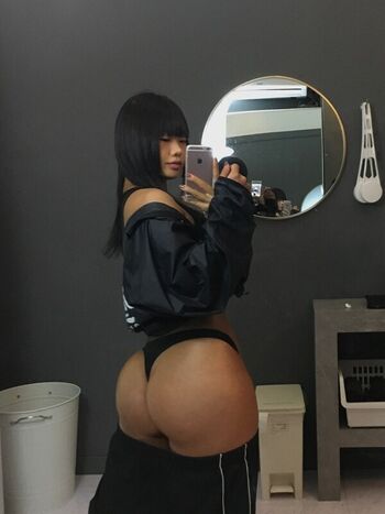 Full leaked Jin e gym private onlyfans photo