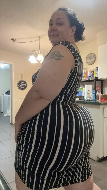 Full leaked Juicymommat private onlyfans photo