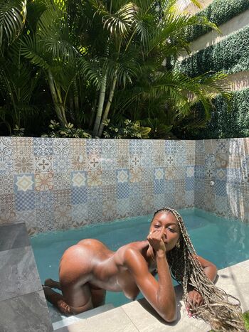 Full leaked Juiicyyyfruit private onlyfans photo