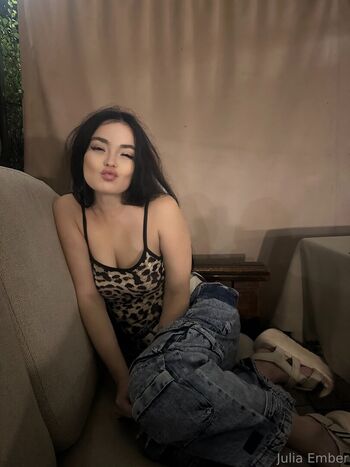 julia_embeer