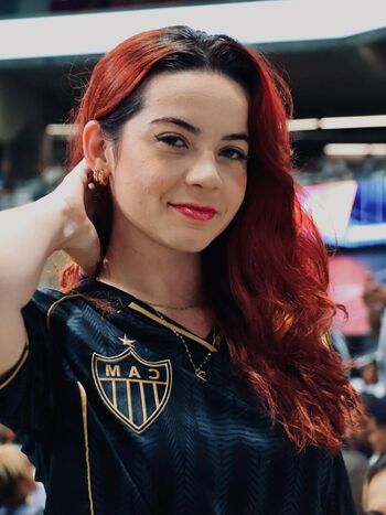 Julia Linhares