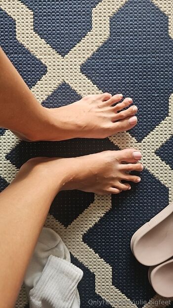 julie.bigfeet