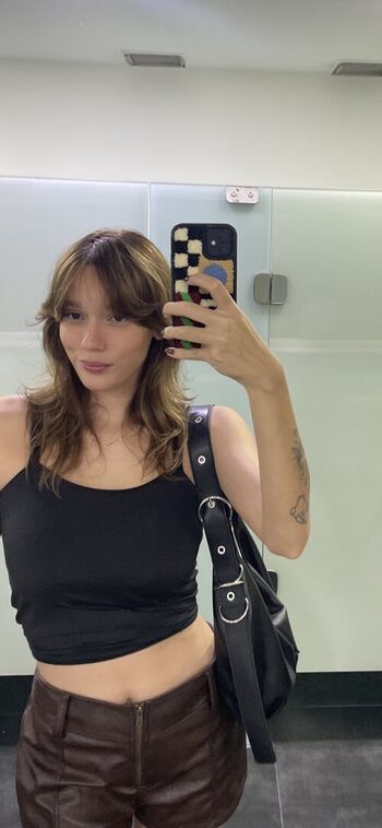 Full leaked Naomilau/ private onlyfans photo