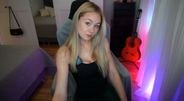 Full leaked Kandyland private onlyfans photo