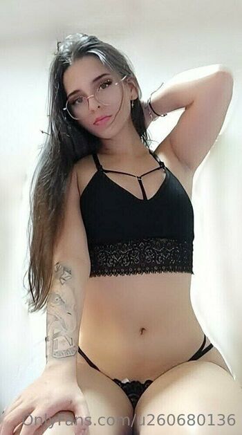 Full leaked Karolayn oficial private onlyfans photo