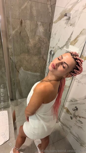 Full leaked Karolinka ofi private onlyfans photo
