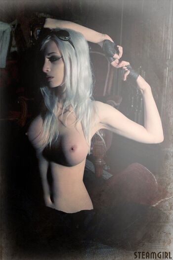 Full leaked Christina hendricks/ private onlyfans photo