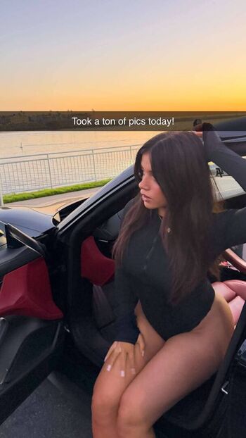 Kayla Manousselis / kaylamanousselis