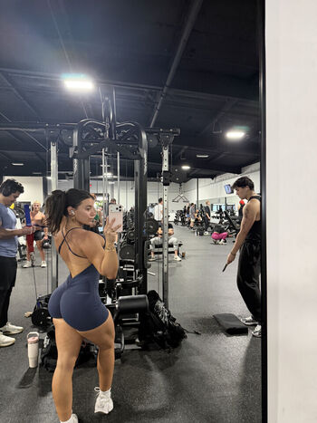 Kayla Manousselis / kaylamanousselis