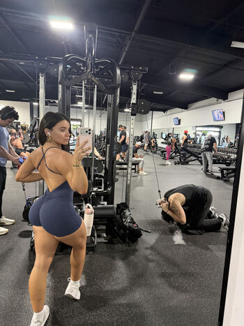 Kayla Manousselis / kaylamanousselis