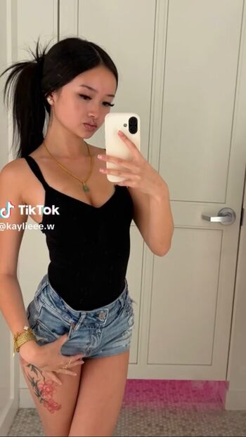 Full leaked Kaylieee w private onlyfans photo