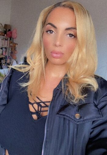 Kayna Samet