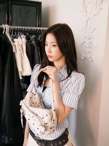 Kazuha Nakamura 中村 一葉