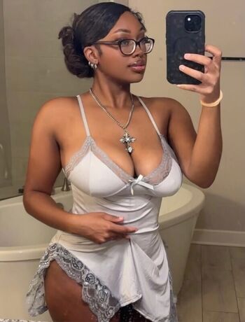 Full leaked Kcurieuse private onlyfans photo