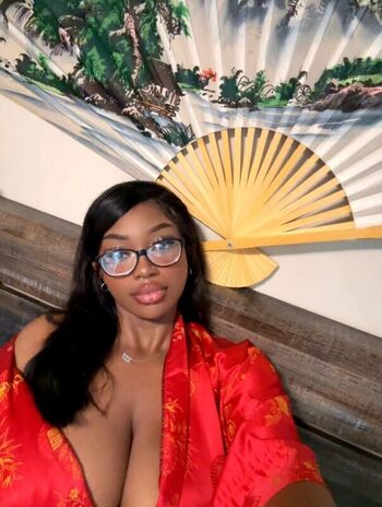 Full leaked Kcurieuse private onlyfans photo