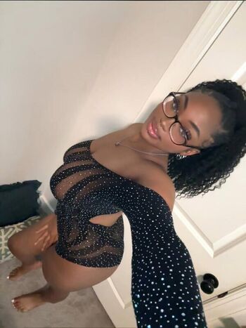 Full leaked Kcurieuse private onlyfans photo
