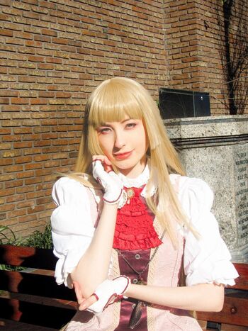 Kiki Glitter Cosplay