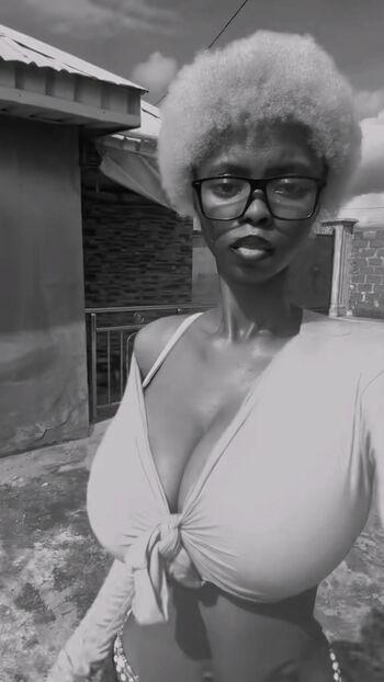 Full leaked Kikiolaola page private onlyfans photo