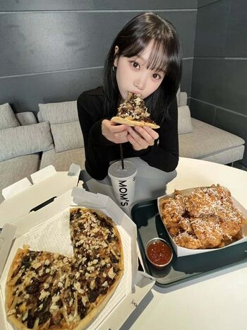 Kim Chaewon