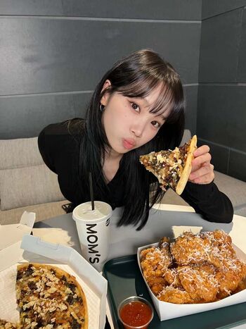 Kim Chaewon