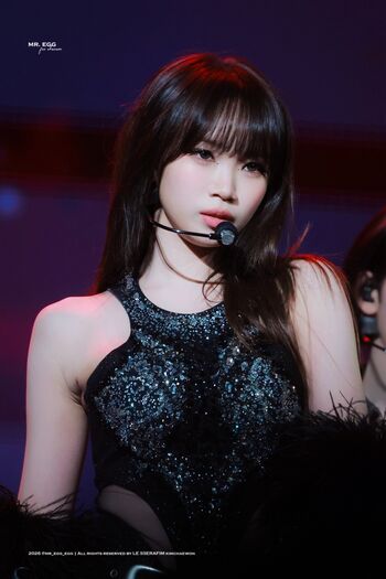 Kim Chaewon 김채원 [Le Sserafim]