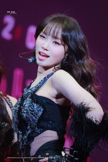 Kim Chaewon 김채원 [Le Sserafim]