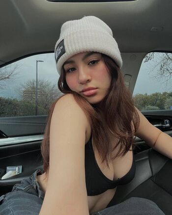 Full leaked Kimmyroxana private onlyfans photo