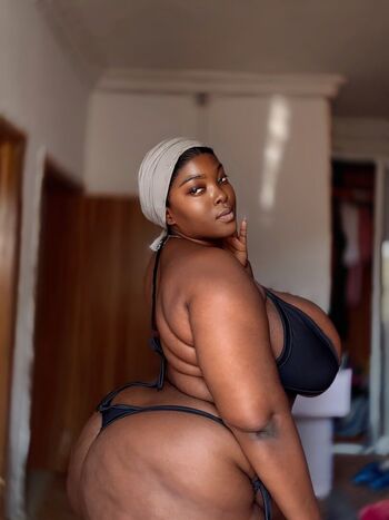 Full leaked Kinkchicoflagos private onlyfans photo