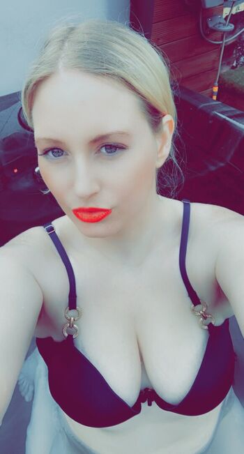 Full leaked Kinkerbells private onlyfans photo