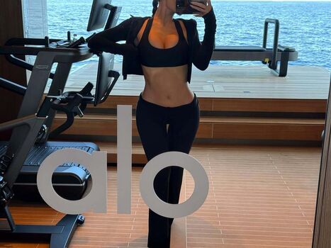 Full leaked Kylie jenner  page private onlyfans photo