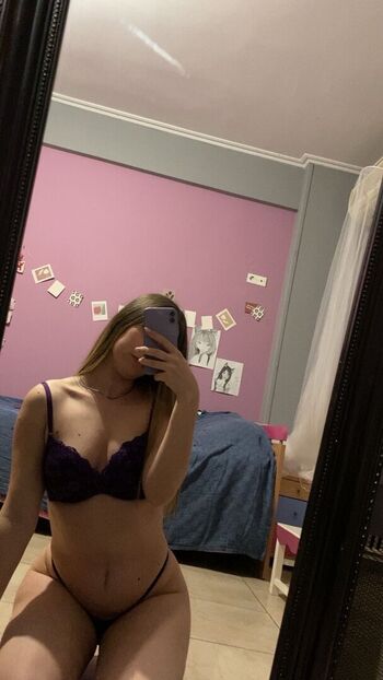 Full leaked Kylieeee private onlyfans photo