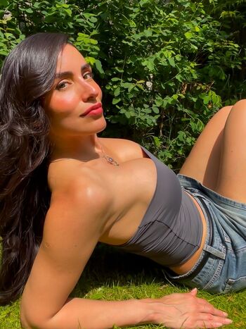 Full leaked La layana rous page private onlyfans photo