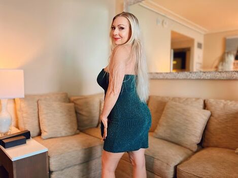 LactatingMILFBritney