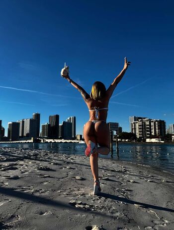 Full leaked Ladurahtxentrenaconmigo private onlyfans photo