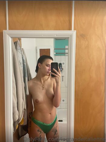 Full leaked Lagrandeitalienne private onlyfans photo