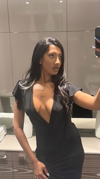 Full leaked Lara raj page private onlyfans photo
