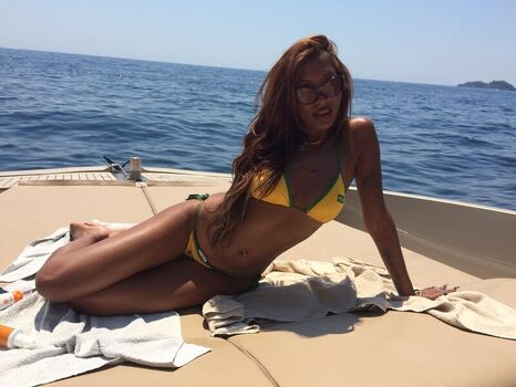 Full leaked Lara raj page private onlyfans photo