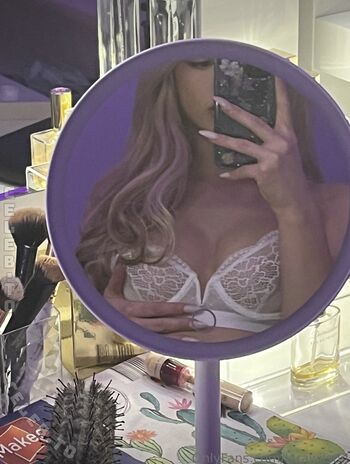 Full leaked Lara wilson page private onlyfans photo