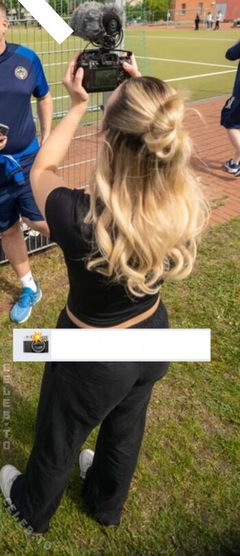Full leaked Larawiyl private onlyfans photo